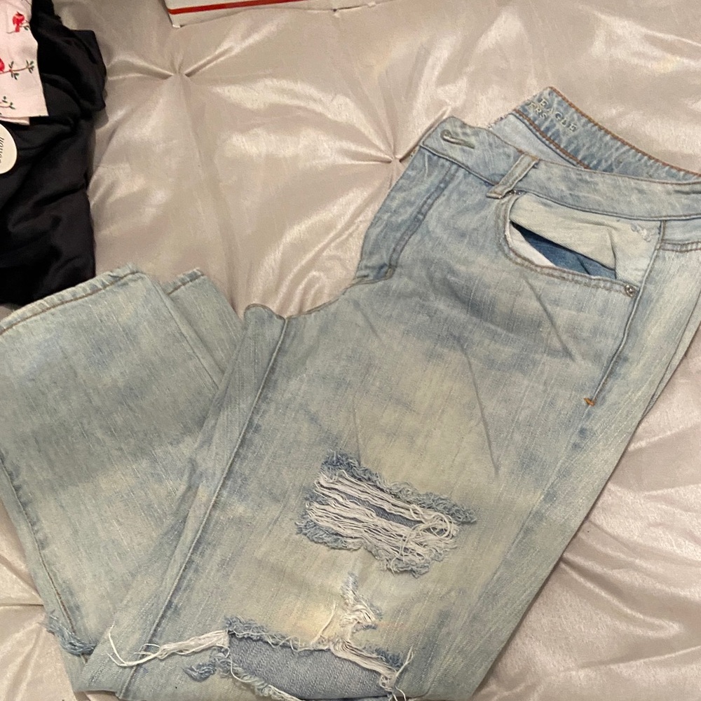 ❤️ Light Blue Distressed Jeans
